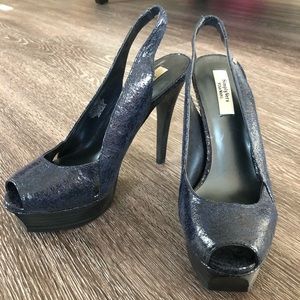 Simply Vera blue heels